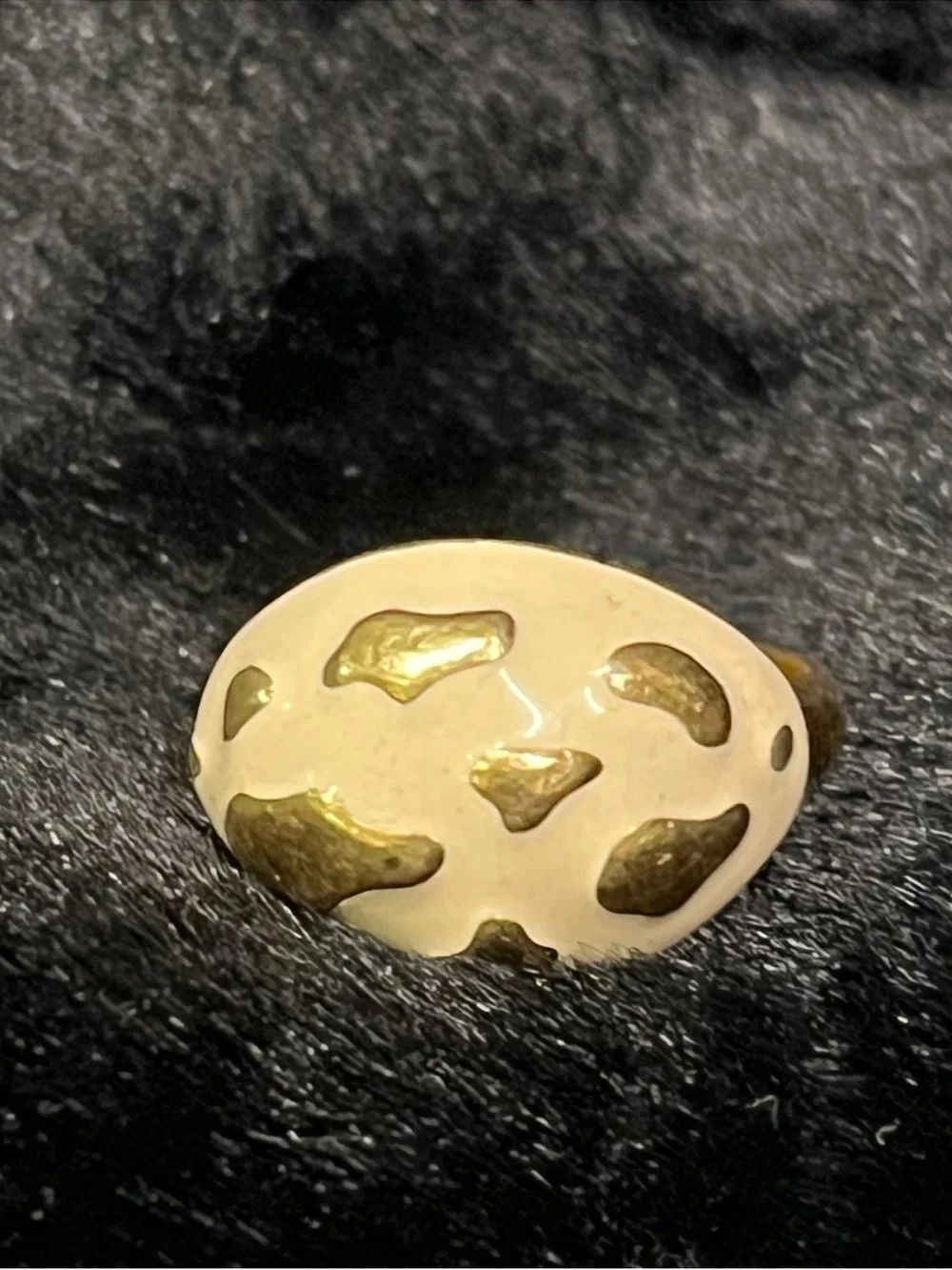 Vintage 80s Gold Tone Cream Leopard Cheetah Spot Dot Enamel Fashion Dome Ring